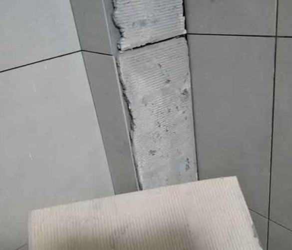 阿尔山瓷砖空鼓维修公司分享下厨房瓷砖脱落的补救措施。